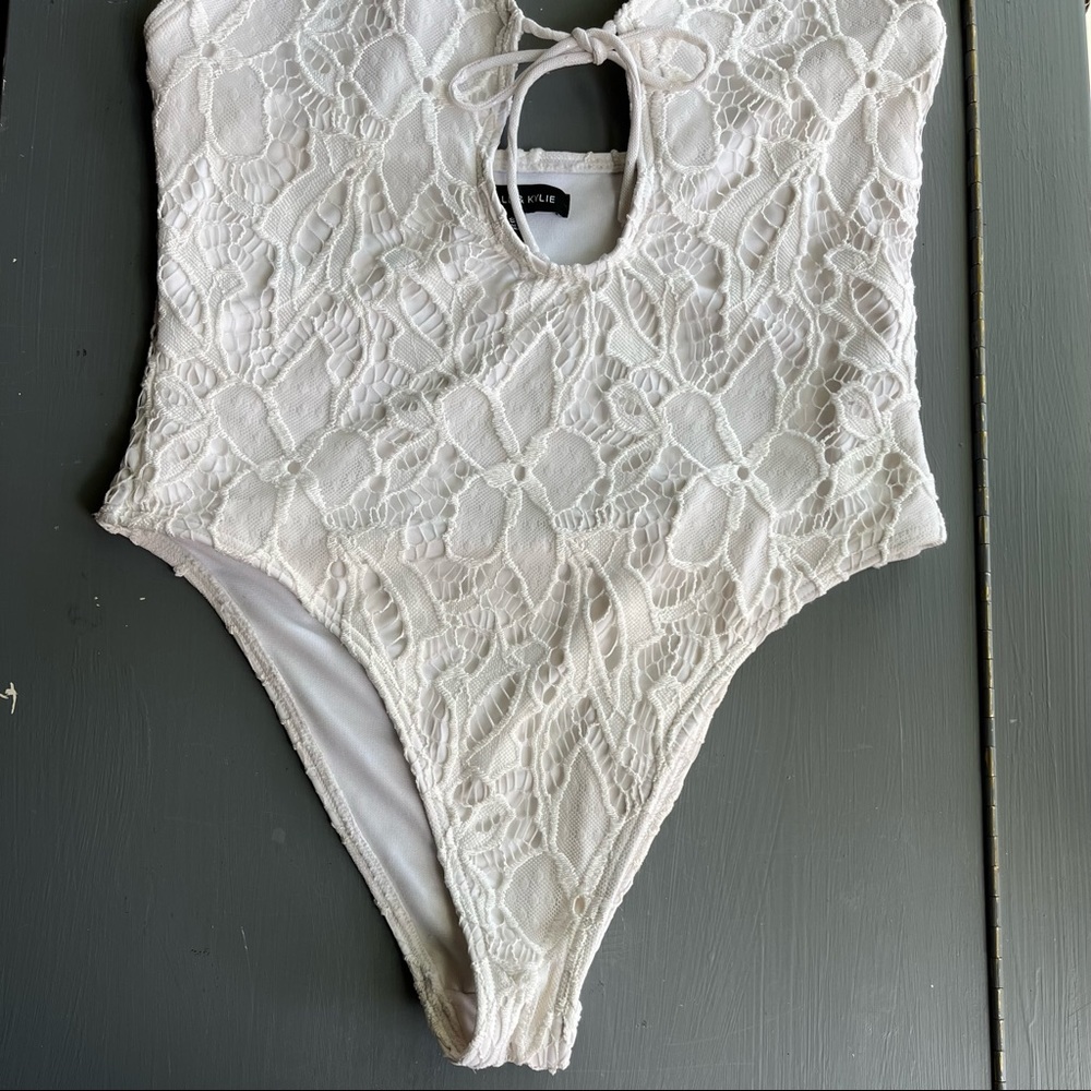 Kendall & Kylie white lace swimsuit - Picture 4 of 7